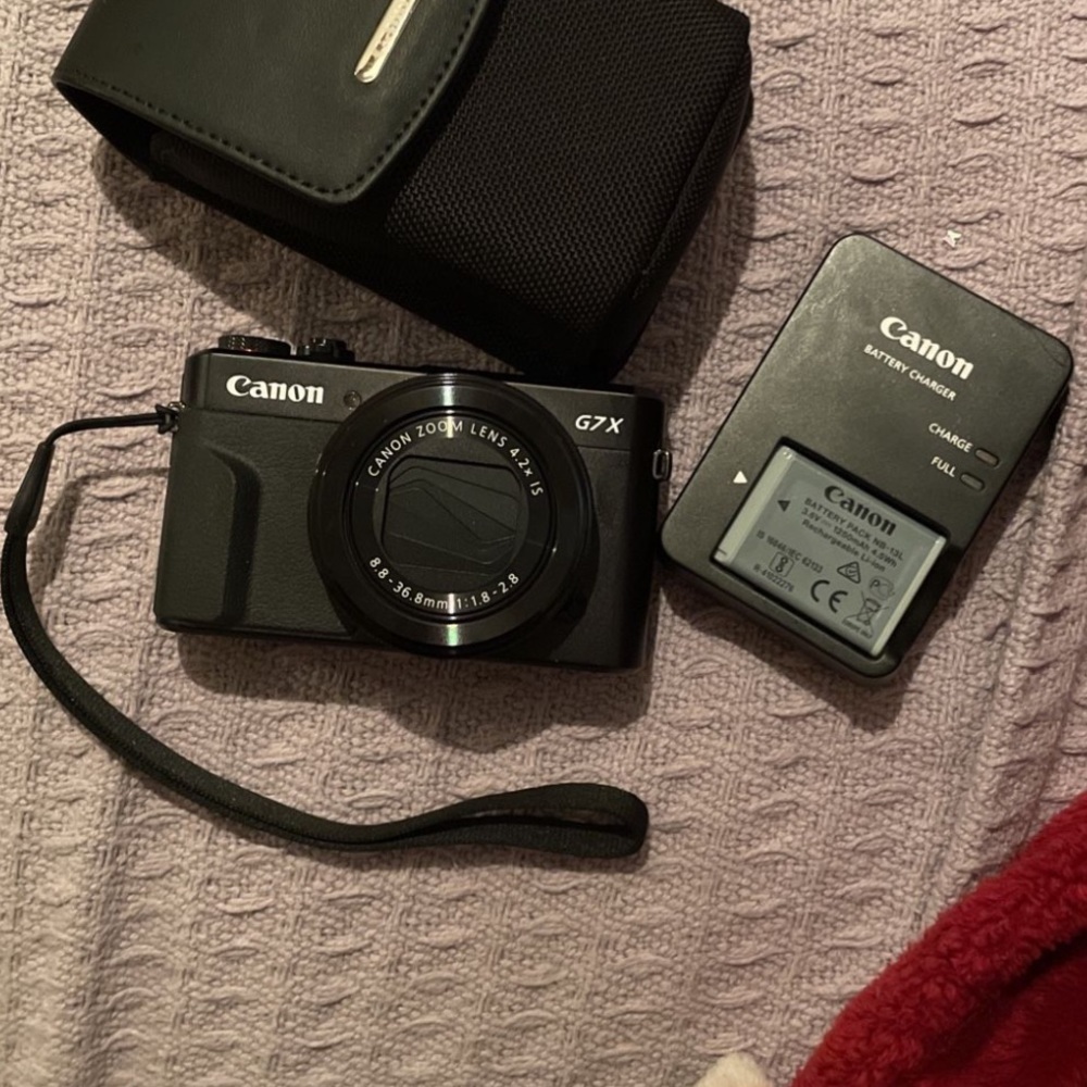 Hello everyone! I am selling this Canon GX7 Mark ll.